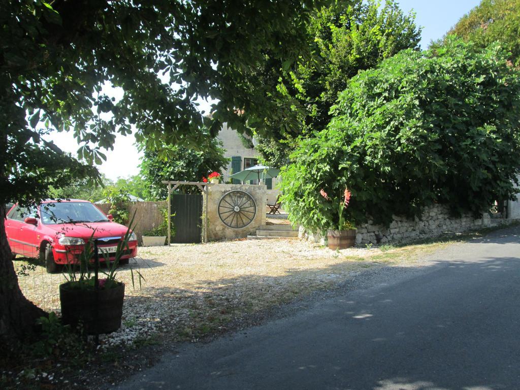 Le Petit Lavoir Saint-Paul-Lizonne Esterno foto