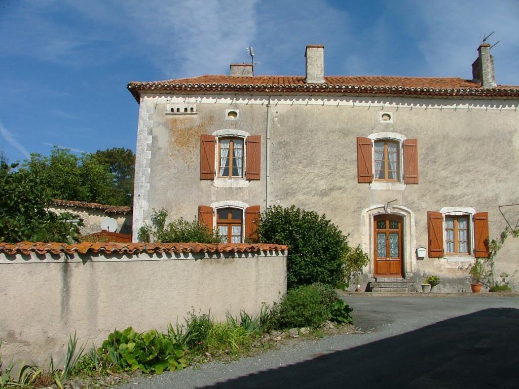 Le Petit Lavoir Saint-Paul-Lizonne Esterno foto