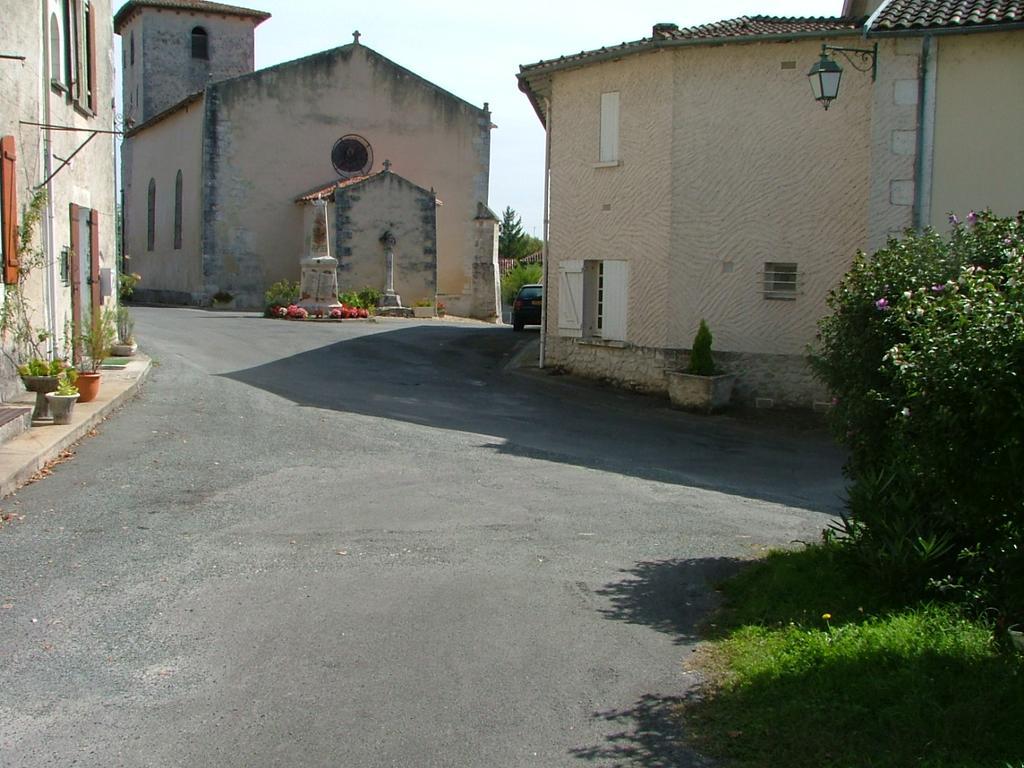 Le Petit Lavoir Saint-Paul-Lizonne Esterno foto