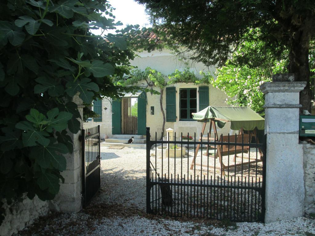 Le Petit Lavoir Saint-Paul-Lizonne Esterno foto