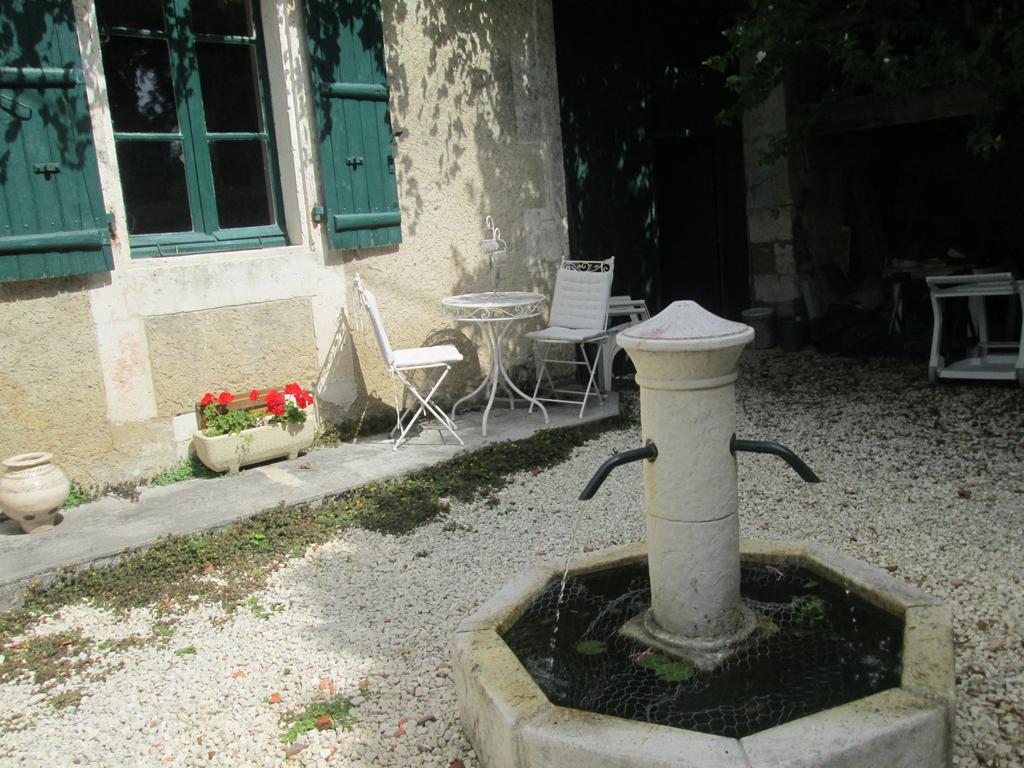 Le Petit Lavoir Saint-Paul-Lizonne Esterno foto