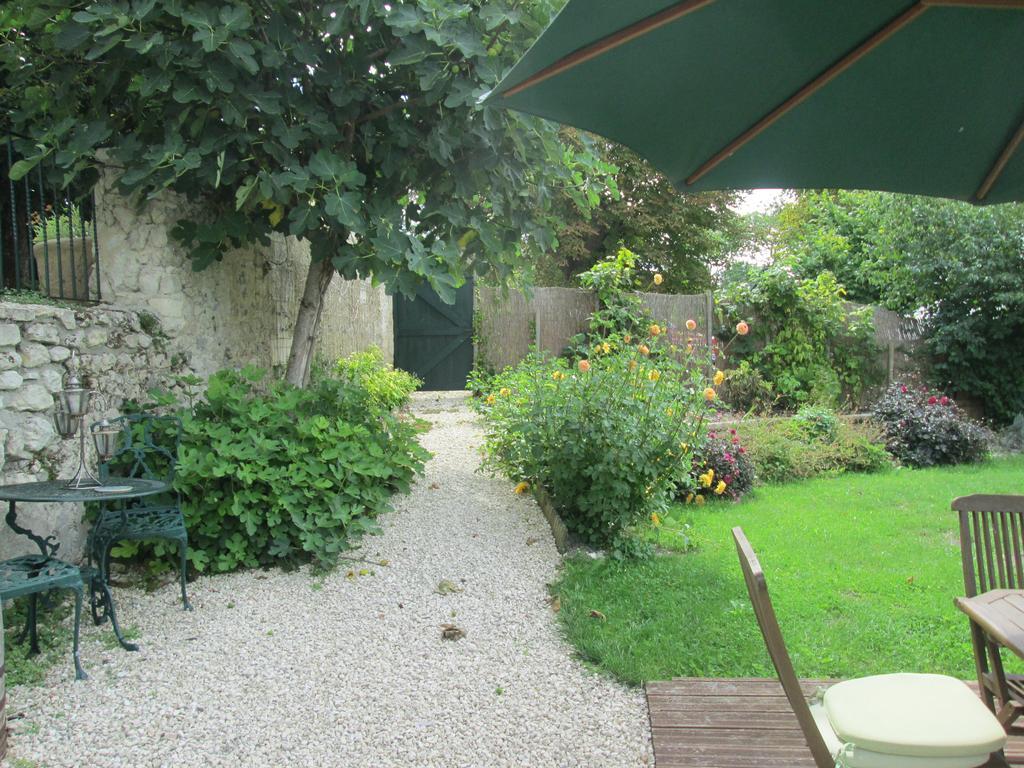 Le Petit Lavoir Saint-Paul-Lizonne Esterno foto