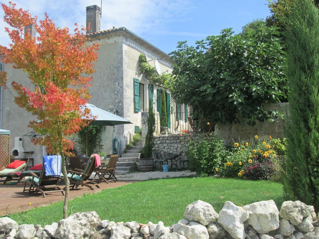Le Petit Lavoir Saint-Paul-Lizonne Esterno foto